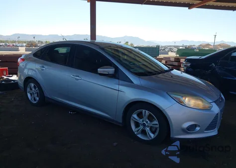 2014 Ford Focus Se z USA, uszkodzony, nr VIN 1FADP3F25EL442372